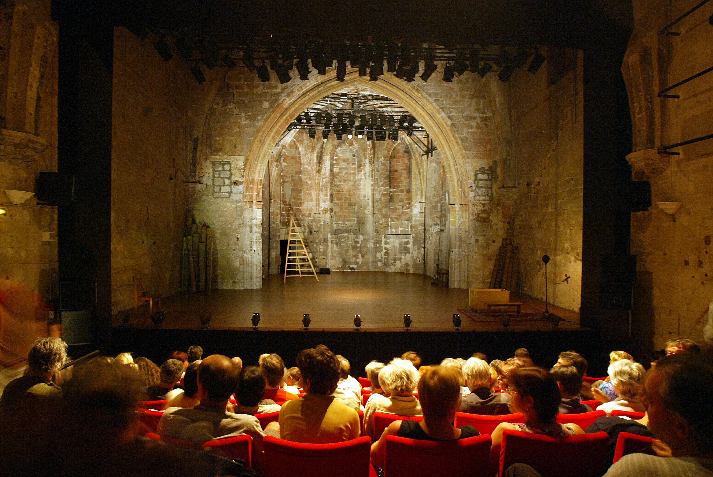 salle-leo-ferre-avec public théâtre du chêne noir